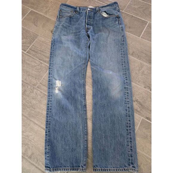 Men's Levi's 501 Original Fit Medium Wash Minor Destruction Paint‎ Splatter Size - Picture 1 of 12